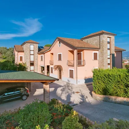 Dominella 3 *